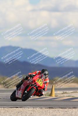 media/Nov-16-2025-Race Pace (Sun) [[8c5fa54630]]/Non Verified Riders (1st 20 Minutes)/5-Turn 15 (110pm)/